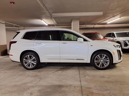 New 2025 Cadillac XT6 Premium Luxury image 4