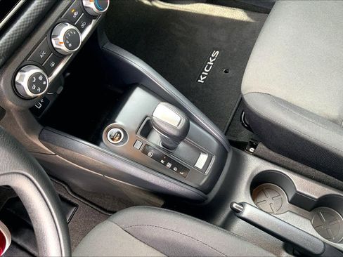 Used 2025 Nissan Kicks Play S image 15