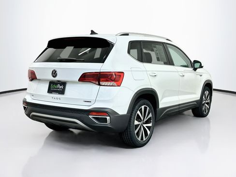Used 2023 Volkswagen Taos SE w/ Panoramic Sunroof Package AWD/4WD image 9