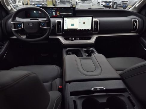 New 2025 Ford Expedition Active image 19