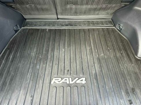 Used 2021 Toyota RAV4 LE image 17