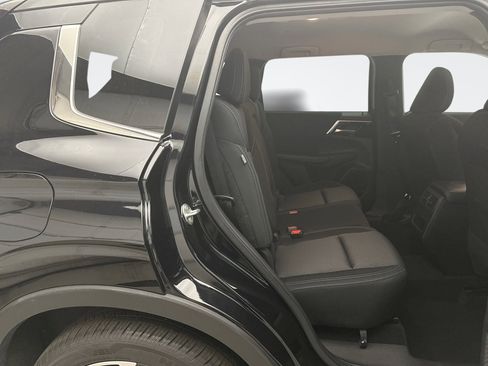 Used 2022 Mitsubishi Outlander ES image 17