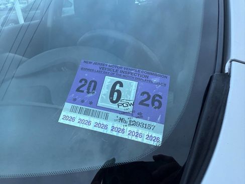 Used 2011 Nissan Juke S image 26