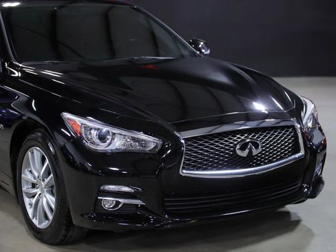 Used 2017 INFINITI Q50 Premium w/ 2.0T Premium Plus Package image 2