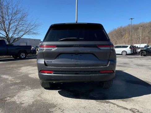 Used 2023 Jeep Grand Cherokee Altitude image 7