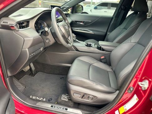 Used 2024 Toyota Venza image 15
