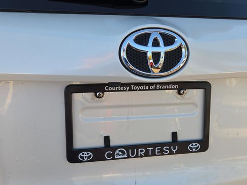 Used 2016 Toyota RAV4 Limited image 10