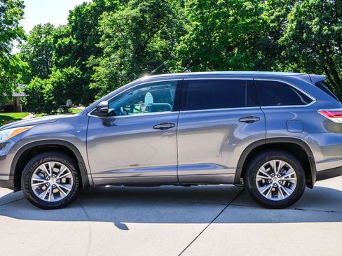 Used 2015 Toyota Highlander XLE AWD/4WD image 4