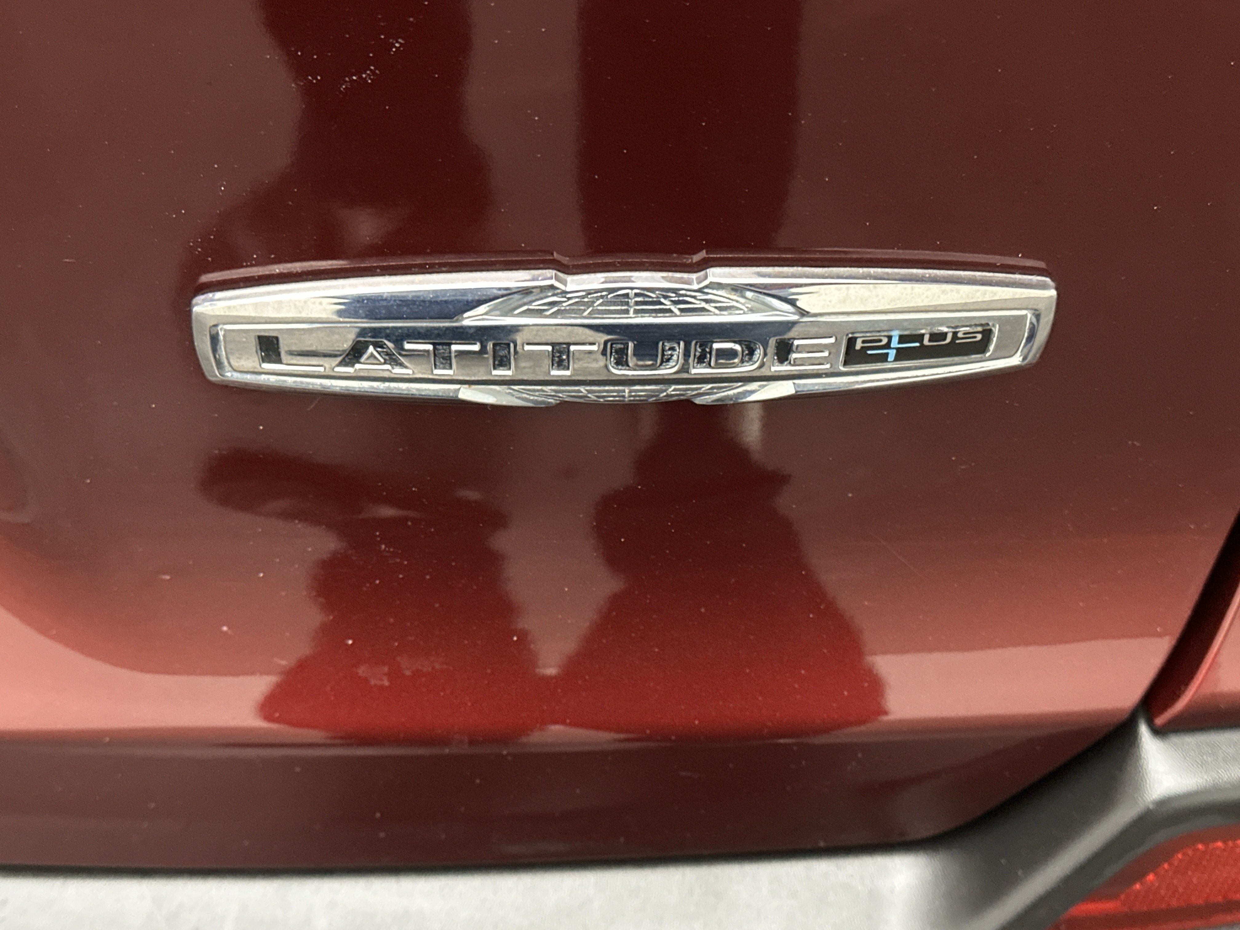 Used 2020 Jeep Cherokee Latitude Plus w/ Comfort/Convenience Group AWD/4WD image 12