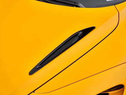 Used 2024 McLaren 750S image 9