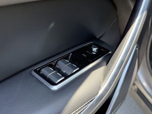 Used 2025 Jaguar F-PACE R-Dynamic S image 10