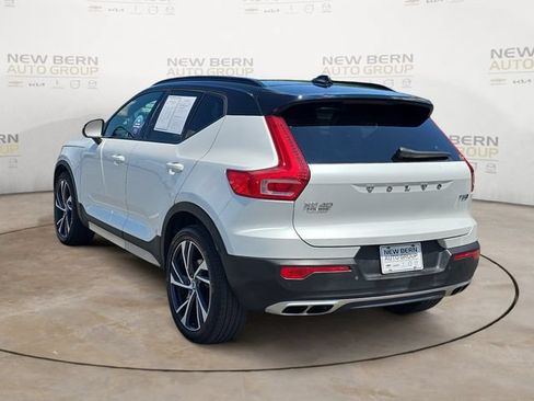 Used 2020 Volvo XC40 T5 R-Design w/ Protection Package Premier AWD/4WD image 2