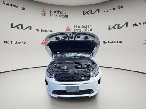 Used 2023 Land Rover Discovery Sport SE R-Dynamic image 9