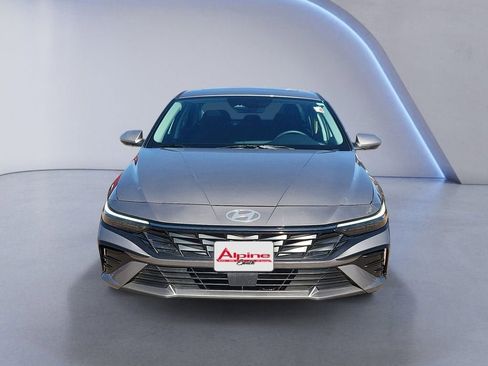 Used 2024 Hyundai Elantra SEL w/ Convenience Package image 8