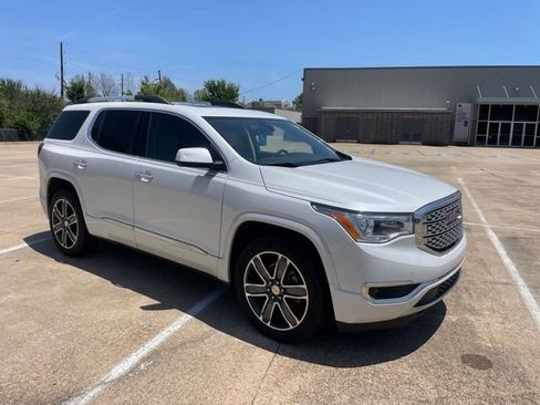Used 2018 GMC Acadia Denali w/ Technology Package FWD image 3