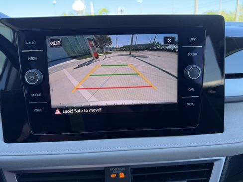 Used 2025 Volkswagen Taos SE image 18