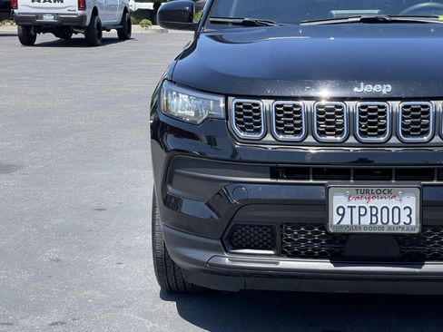 Used 2025 Jeep Compass Sport AWD/4WD image 3