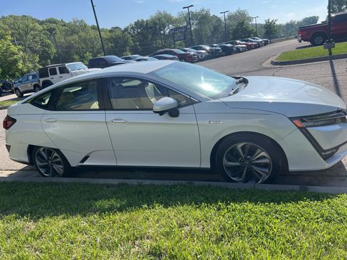 Used 2018 Honda Clarity Touring image 4