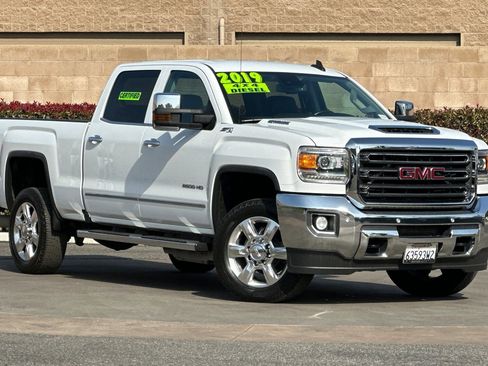 Used 2019 GMC Sierra 2500 SLT w/ Duramax Plus Package image 2