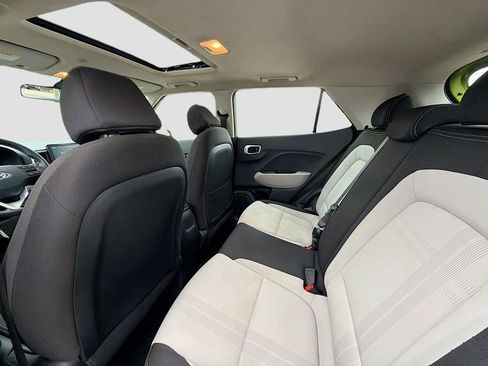 Used 2023 Hyundai Venue SEL image 23