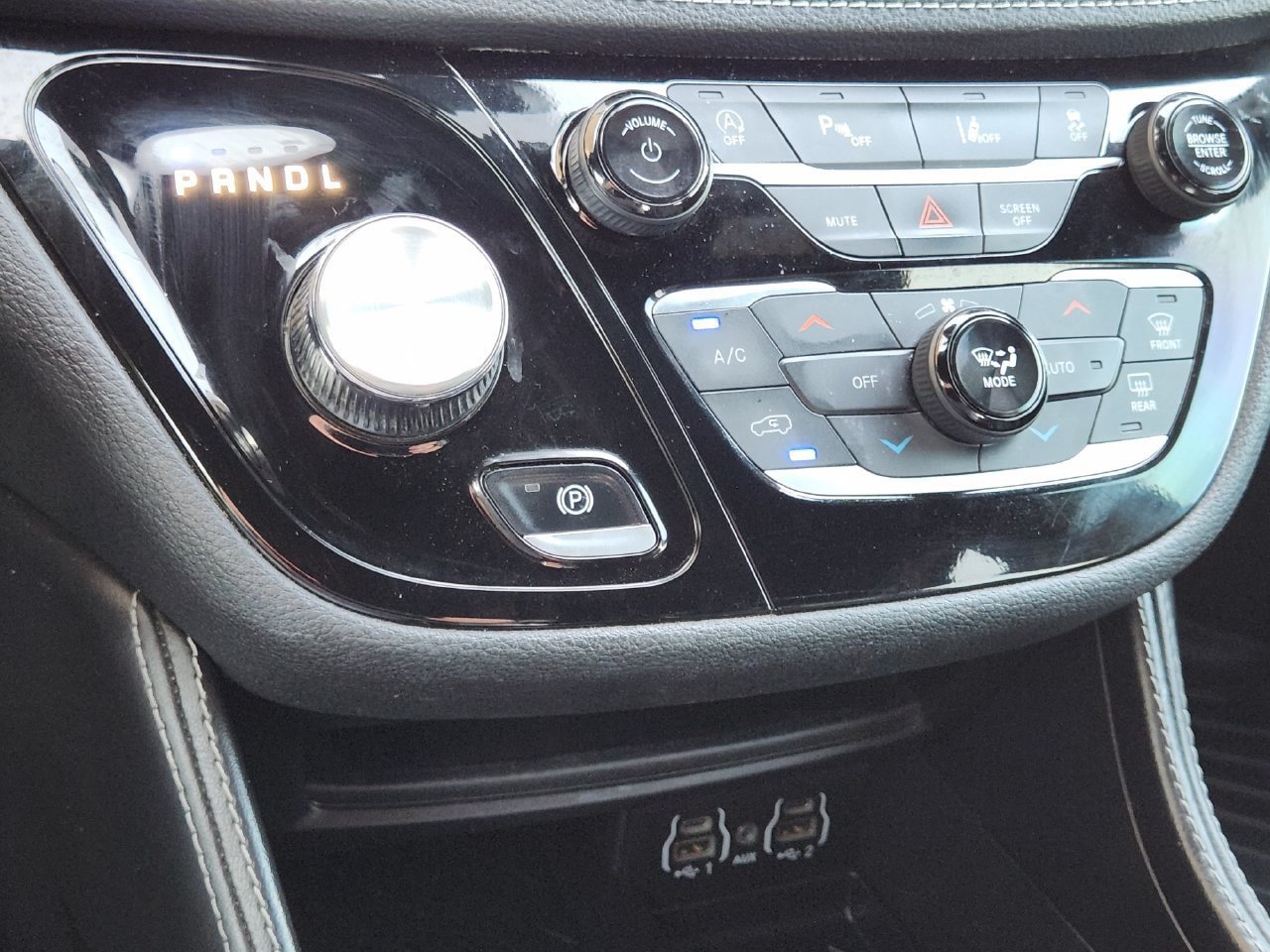Used 2025 Chrysler Pacifica Limited FWD image 18
