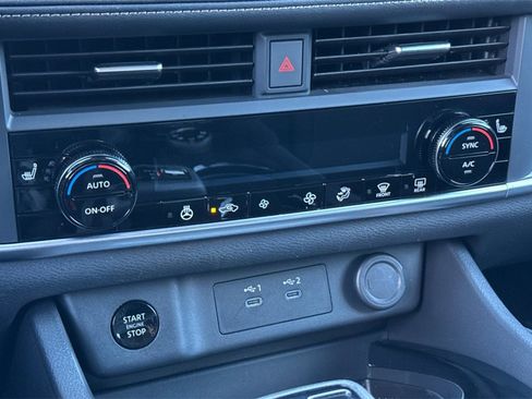 Used 2024 Nissan Rogue SV w/ SV Premium Package image 19