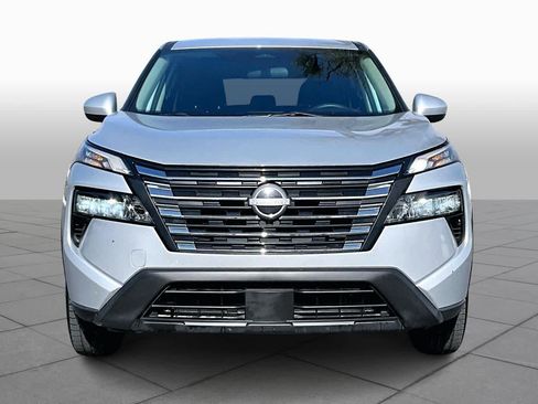 Used 2024 Nissan Rogue SV image 3