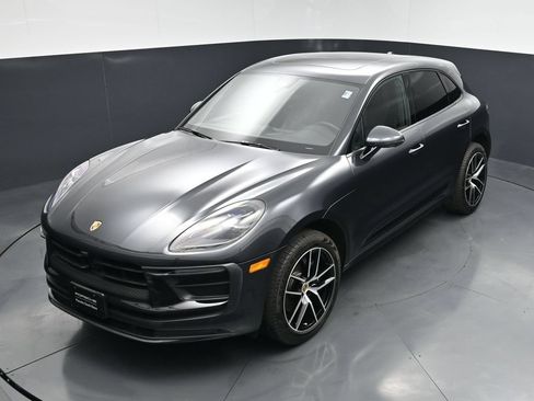 Certified 2025 Porsche Macan AWD/4WD image 16