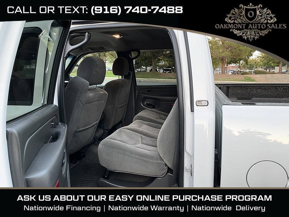 Used 2005 Chevrolet Silverado 3500 LS AWD/4WD image 22