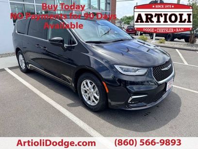 Used 2023 Chrysler Pacifica Touring-L