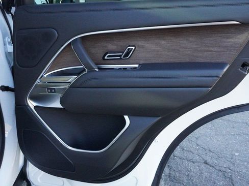 Used 2025 Land Rover Range Rover SE AWD/4WD image 26