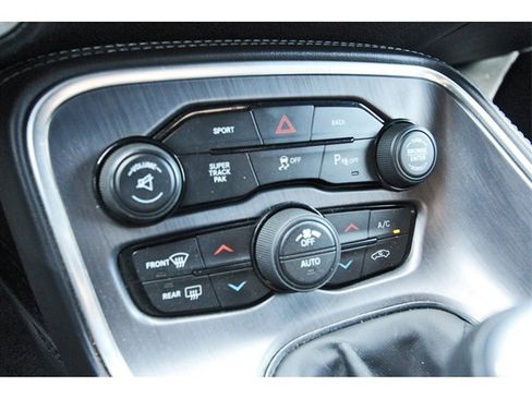 Used 2015 Dodge Challenger R/T image 22