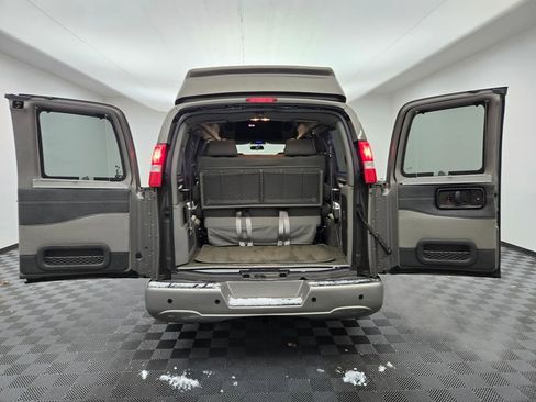 Used 2023 GMC Savana 2500 image 6