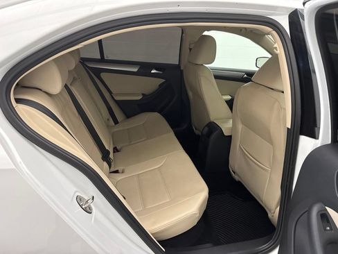 Used 2017 Volkswagen Jetta SE FWD image 32