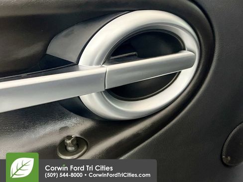 Used 2004 Chevrolet SSR w/ Preferred Equipment Group image 11