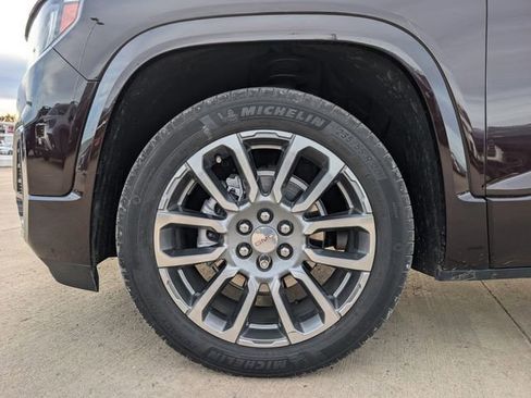 Used 2021 GMC Acadia Denali w/ Denali Technology Package image 9