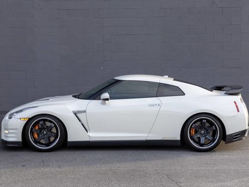 Used 2014 Nissan GT-R Black Edition image 6