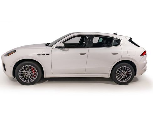 Used 2024 Maserati Grecale GT image 4