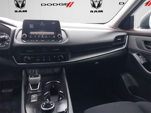 Used 2023 Nissan Rogue S image 10