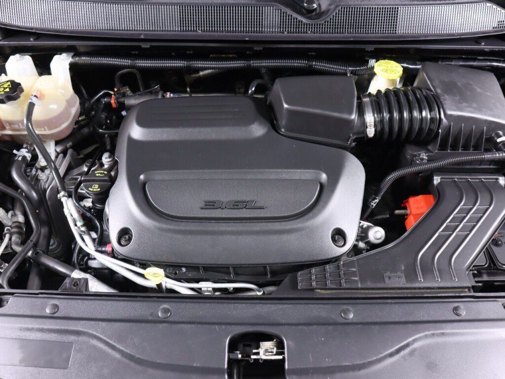 Used 2020 Chrysler Voyager Lxi FWD image 39