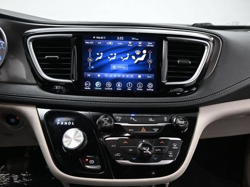 Used 2018 Chrysler Pacifica Limited w/ Advanced Safetytec Group FWD image 15