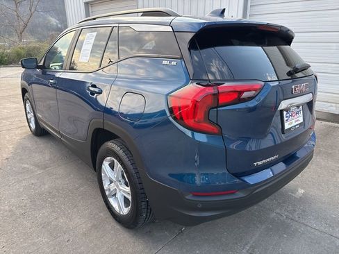 Used 2021 GMC Terrain SLE w/ Driver Convenience Package image 6
