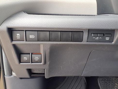 Certified 2024 Toyota Sienna XLE image 21