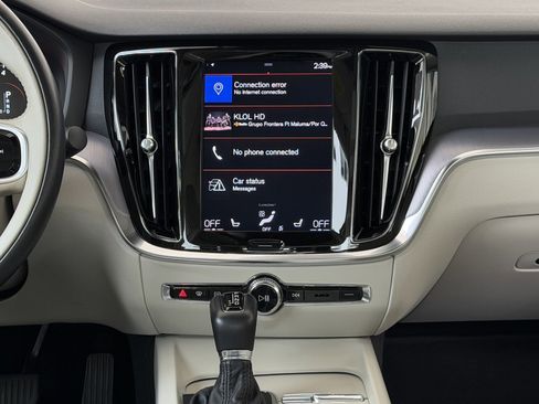 Used 2020 Volvo S60 T5 Momentum image 5