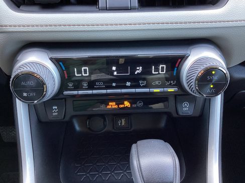 Used 2025 Toyota RAV4 XLE w/ Convenience Package image 19