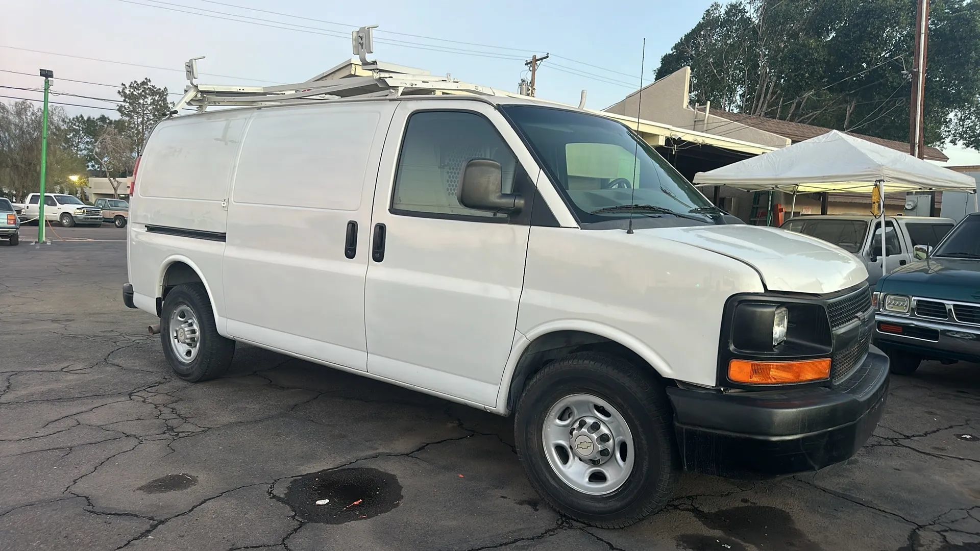 Used 2010 Chevrolet Express 2500 RWD image 23