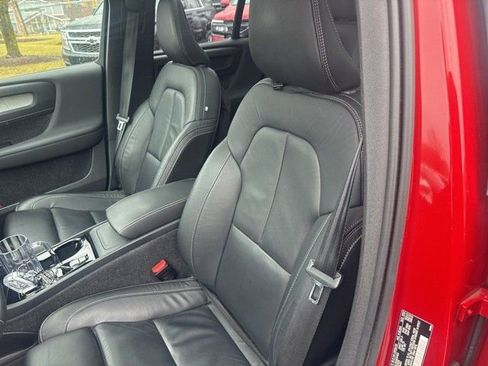 Used 2023 Volvo XC40 B5 Plus w/ Climate Package image 8