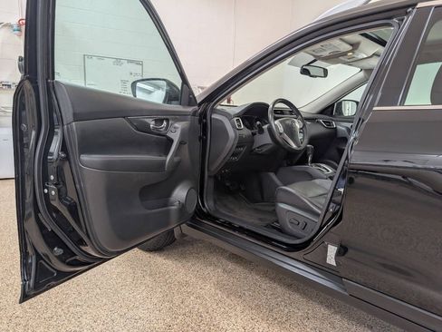 Used 2015 Nissan Rogue S AWD/4WD image 6