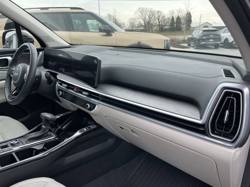 Certified 2025 Kia Sorento SX image 32