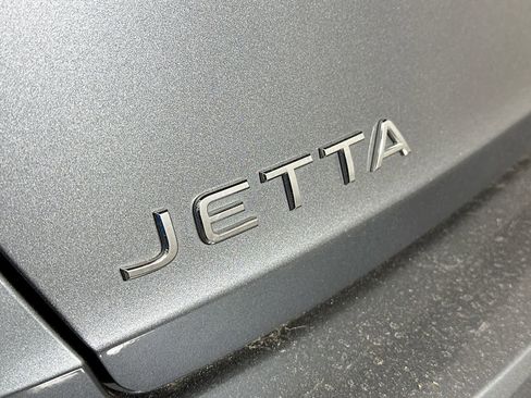 Used 2024 Volkswagen Jetta SE FWD image 7